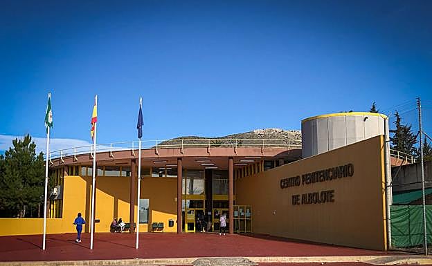 Un brote en la cárcel de Albolote deja once positivos y tres módulos aislados