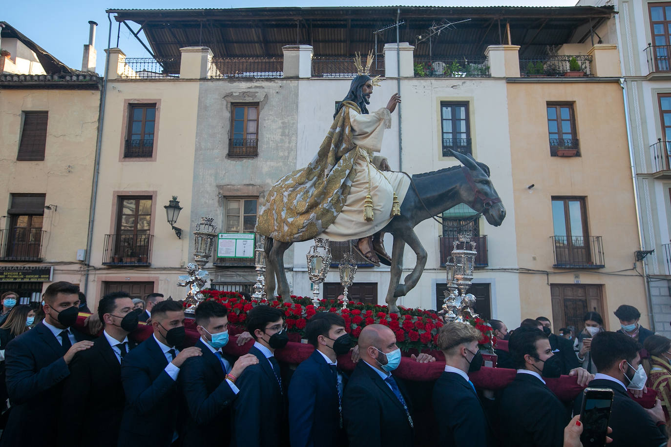 La Borriquilla y el Nazareno, por las calles de Granada.