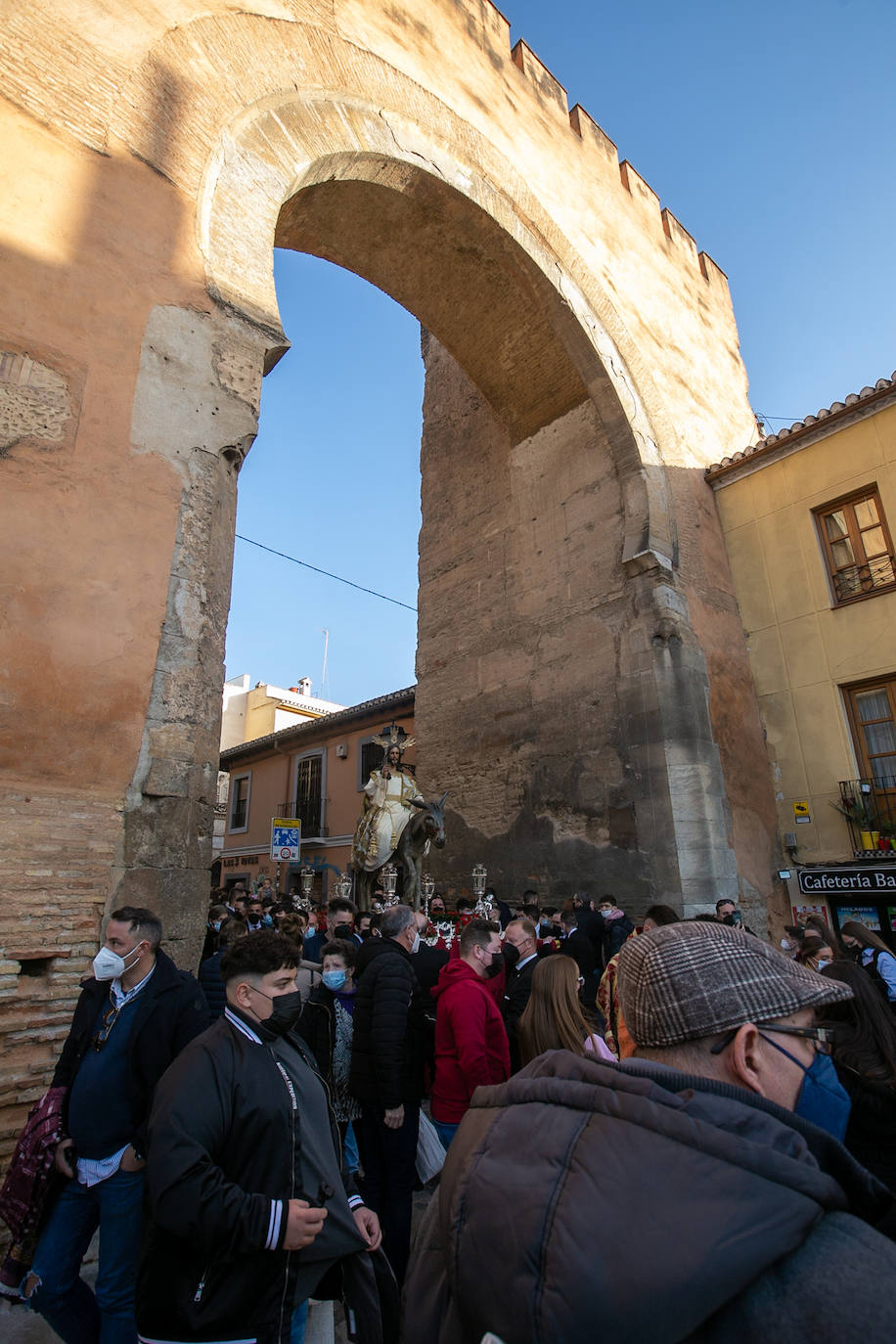 La Borriquilla y el Nazareno, por las calles de Granada.