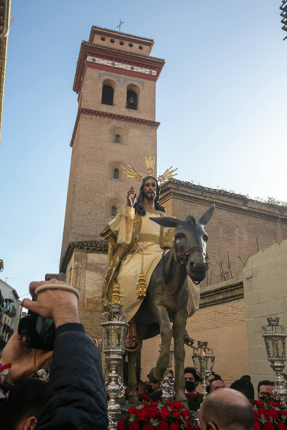 La Borriquilla y el Nazareno, por las calles de Granada.