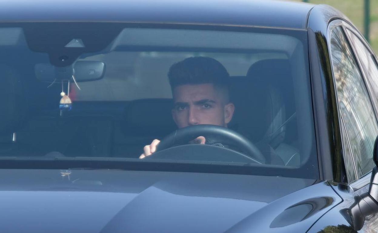 Monchu, a su llegada al entrenamiento del Granada este lunes. 