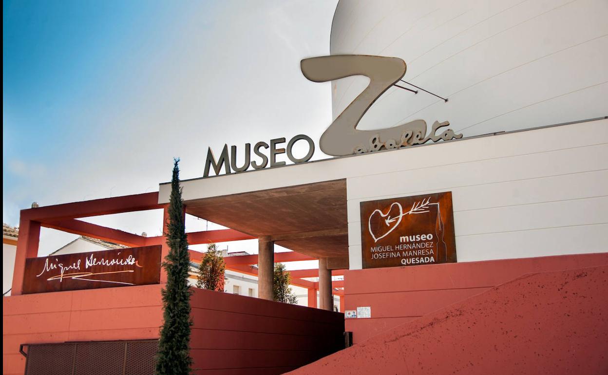 Acceso al Museo Zabaleta-Miguel Hernández en Quesada. 