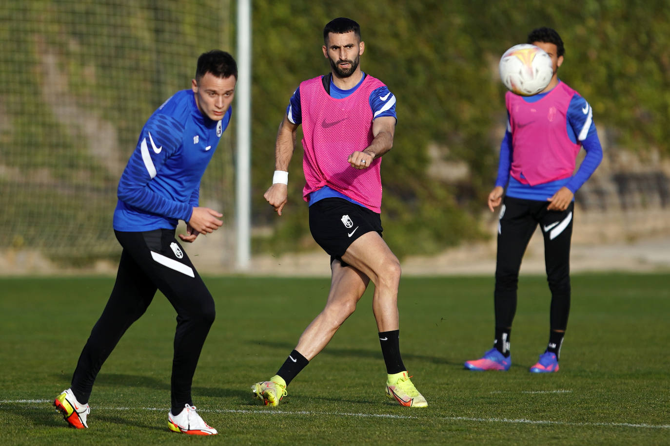 Petrovic, con Gonalons en el entreno del lunes. 