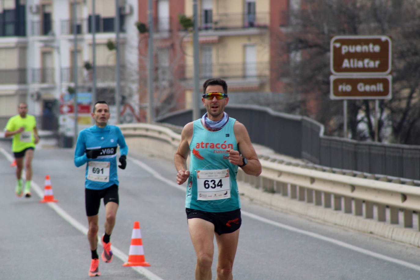 812 atletas, de ellos un centenar locales, participan en la prueba que inaugura el nuevo Circuito de Fondo en una espectacular jornada de atletismo y un exigente recorrido por el casco urbano lojeño