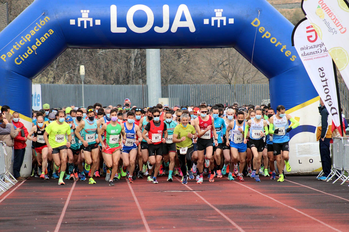 812 atletas, de ellos un centenar locales, participan en la prueba que inaugura el nuevo Circuito de Fondo en una espectacular jornada de atletismo y un exigente recorrido por el casco urbano lojeño