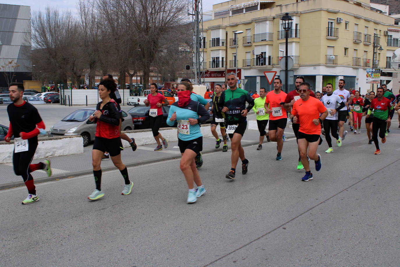 812 atletas, de ellos un centenar locales, participan en la prueba que inaugura el nuevo Circuito de Fondo en una espectacular jornada de atletismo y un exigente recorrido por el casco urbano lojeño