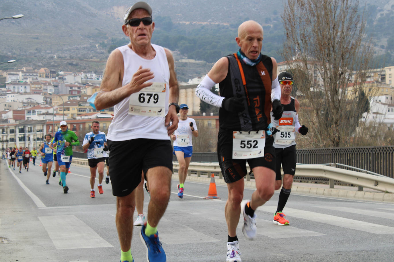 812 atletas, de ellos un centenar locales, participan en la prueba que inaugura el nuevo Circuito de Fondo en una espectacular jornada de atletismo y un exigente recorrido por el casco urbano lojeño
