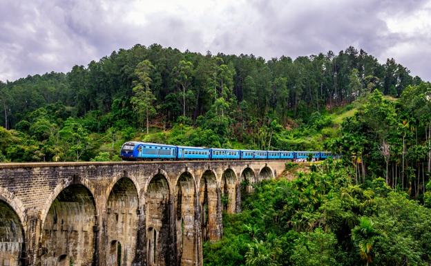 El famoso puente de nueve arcos de Ella, Sri Lanka, fotografía a través de Unsplash