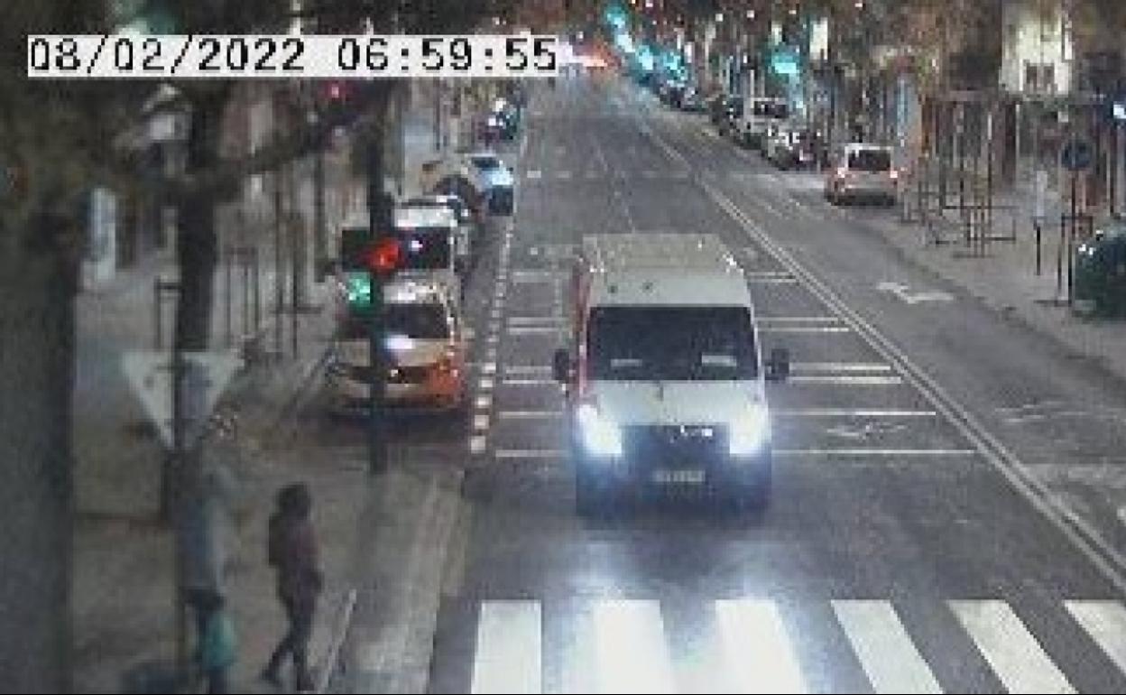 Tráfico en la calle Palencia a primera hora de este martes