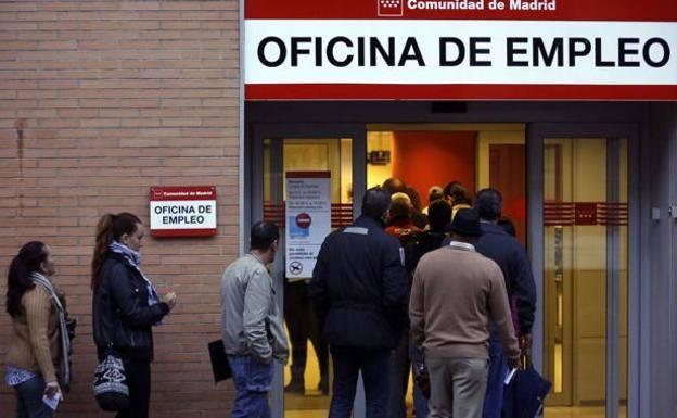 Los trabajos que oferta el SEPE: sueldos de hasta 35.000 euros sin estudios superiores