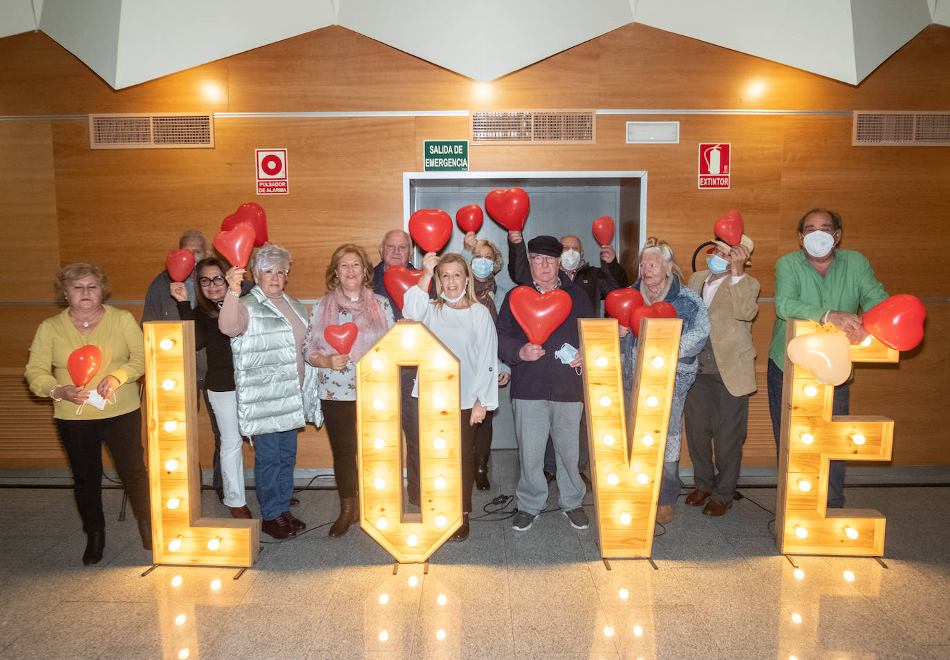 Imagen principal - Letras para posar, un restaurante improvisado, entrevistas en el escenario... A este 'Churriana Dates' no le faltaba ni un detalle.