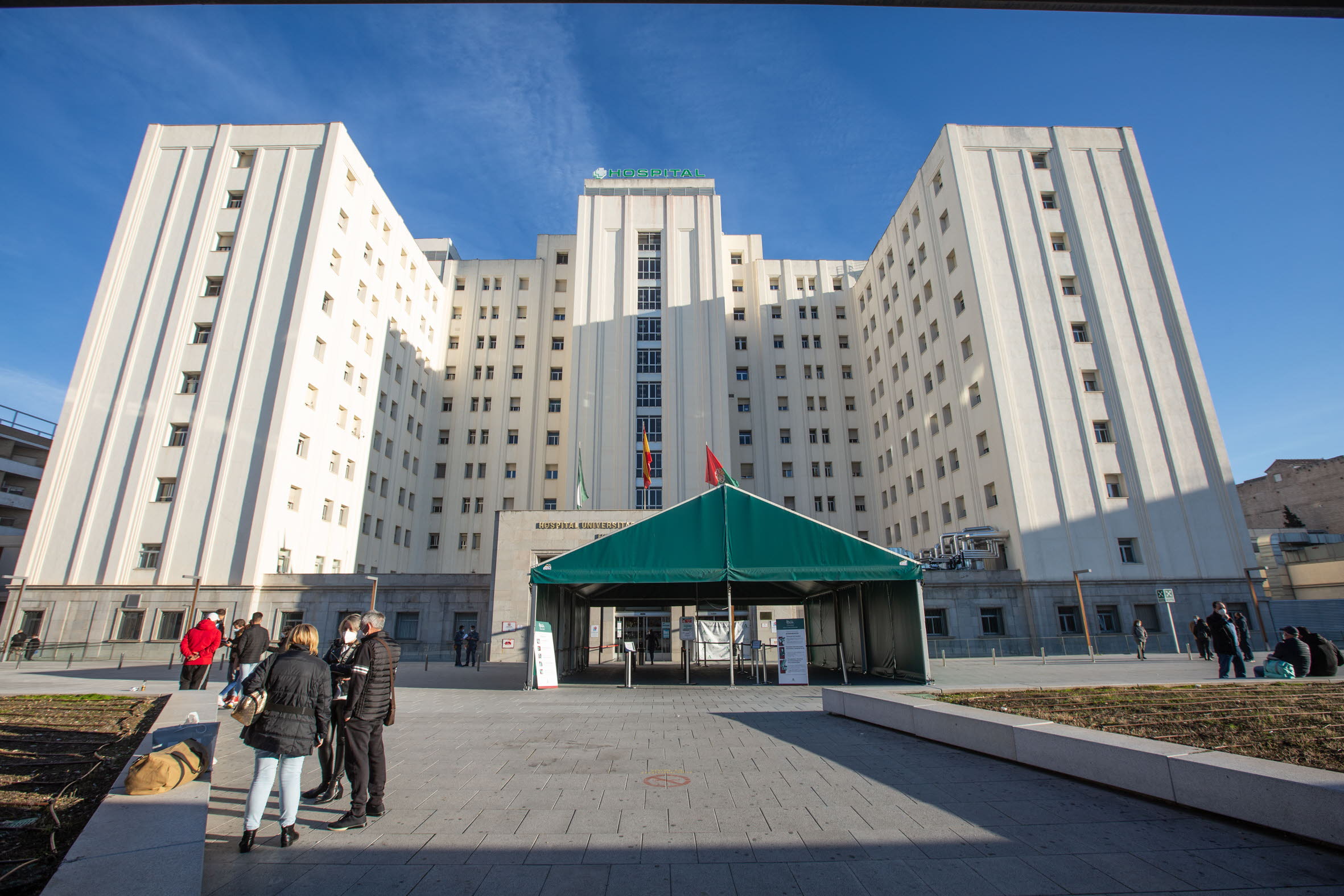 Cuatro heridos tras una colisión en Camino de Ronda la pasada noche