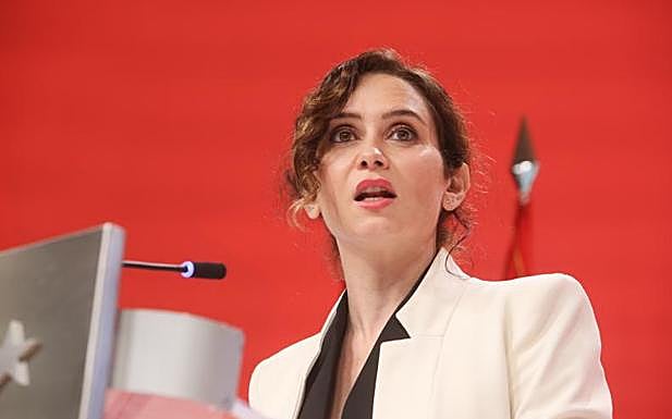 Durante su comparecencia, Ayuso ha explicado su versión sobre el supuesto espionaje que la Dirección Nacional del PP ha realizado a través de la Empresa Municipal de la Vivienda y Suelo (EMVS) para investigar el entorno familiar de la presidenta autonómica.