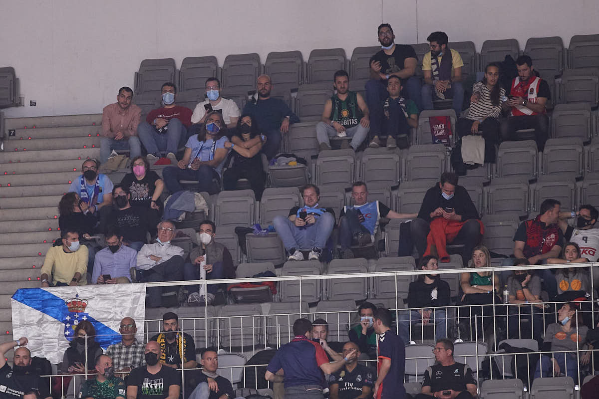 Las imágenes de las gradas del Palacio de los Deportes de Granada en el segundo encuentro de cuartos de final