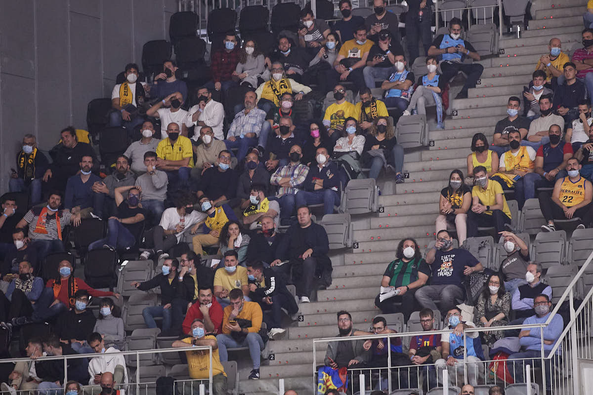 Las imágenes de las gradas del Palacio de los Deportes de Granada en el segundo encuentro de cuartos de final