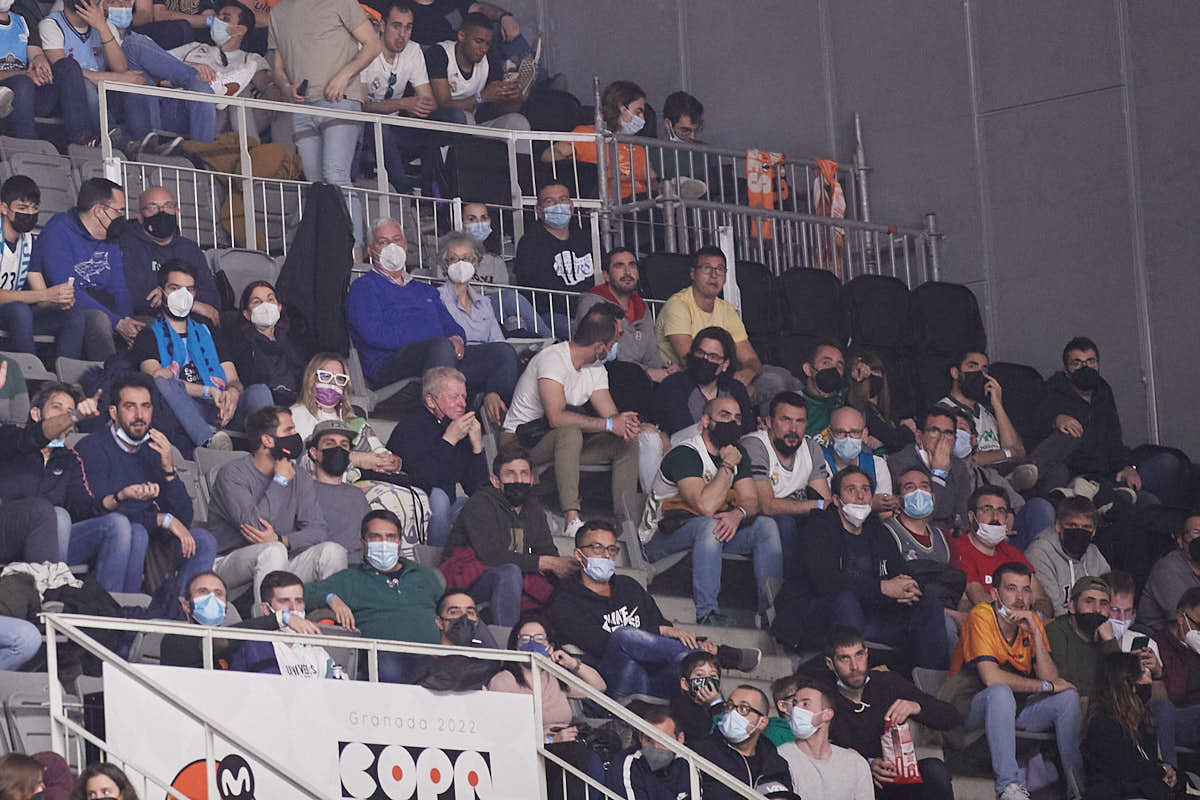 Las imágenes de las gradas del Palacio de los Deportes de Granada en el segundo encuentro de cuartos de final