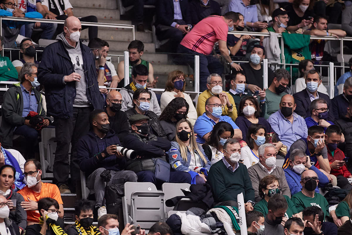 Las imágenes de las gradas del Palacio de los Deportes de Granada en el segundo encuentro de cuartos de final