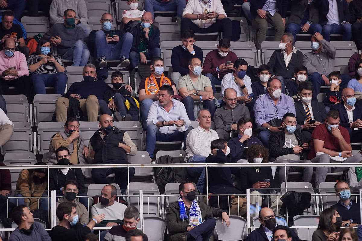 Las imágenes de las gradas del Palacio de los Deportes de Granada en el segundo encuentro de cuartos de final