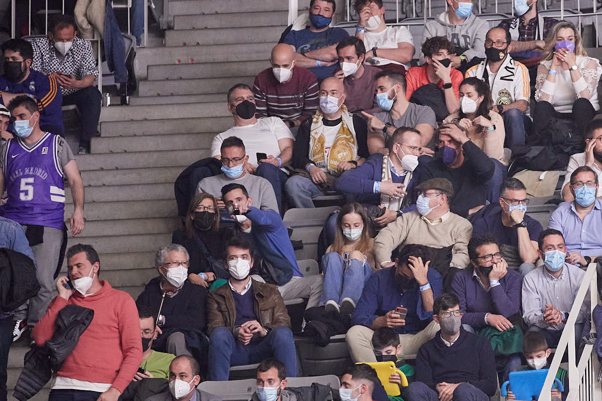 Las imágenes de las gradas del Palacio de los Deportes de Granada en el segundo encuentro de cuartos de final