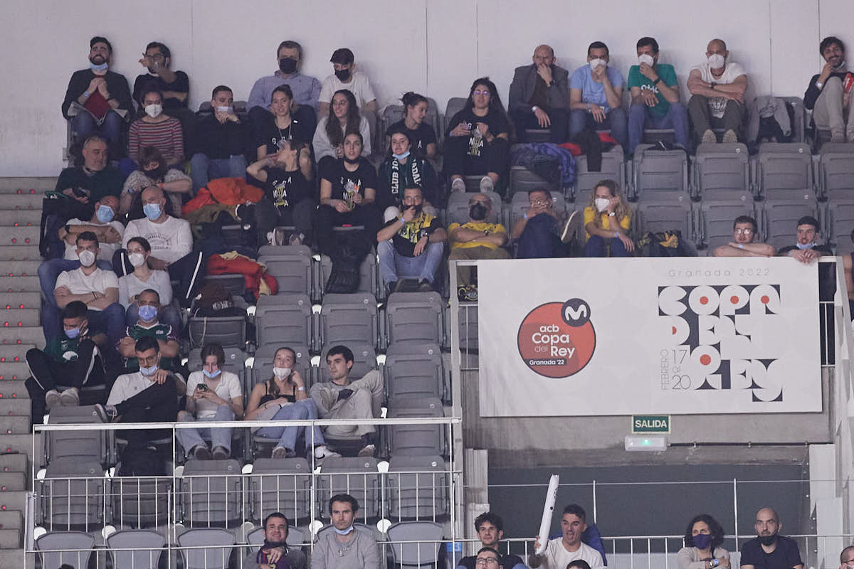Las imágenes de las gradas del Palacio de los Deportes de Granada en el segundo encuentro de cuartos de final