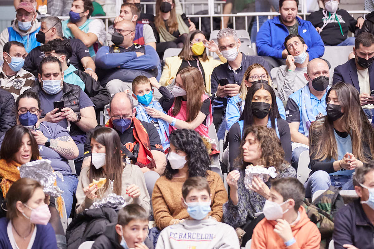 Las imágenes de las gradas del Palacio de los Deportes de Granada en el segundo encuentro de cuartos de final