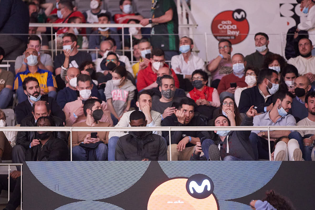 Las imágenes de las gradas del Palacio de los Deportes de Granada en el segundo encuentro de cuartos de final