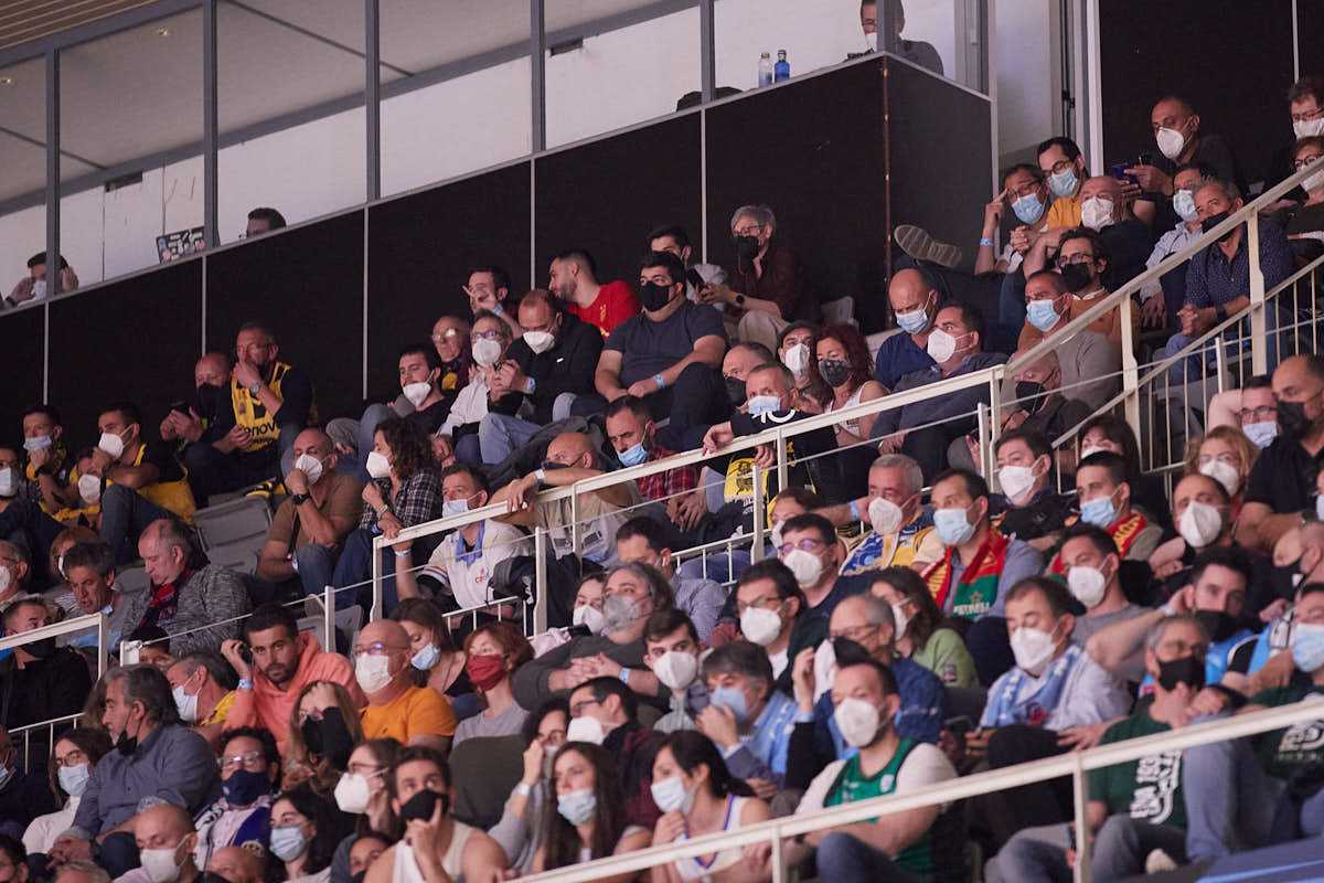 Las imágenes de las gradas del Palacio de los Deportes de Granada en el segundo encuentro de cuartos de final