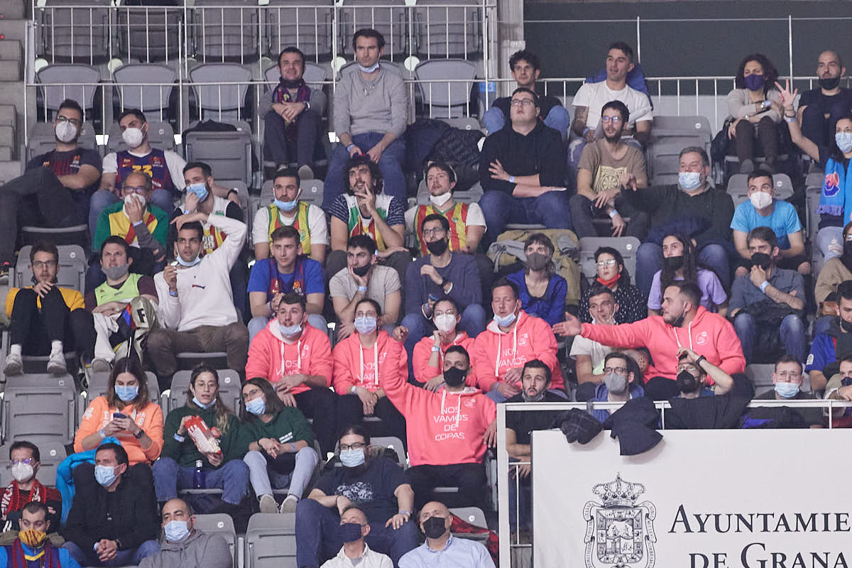 Las imágenes de las gradas del Palacio de los Deportes de Granada en el segundo encuentro de cuartos de final
