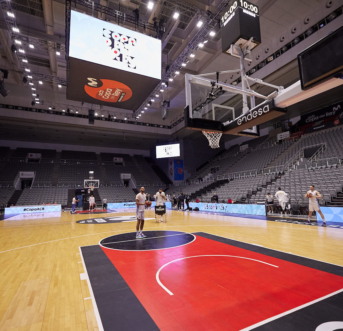Los de Laso entrenan en la instalación del Zaidín antes del choque ante el Breogán Lugo
