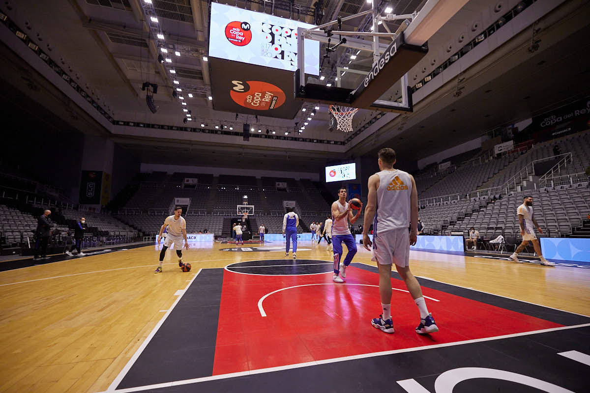 Los de Laso entrenan en la instalación del Zaidín antes del choque ante el Breogán Lugo