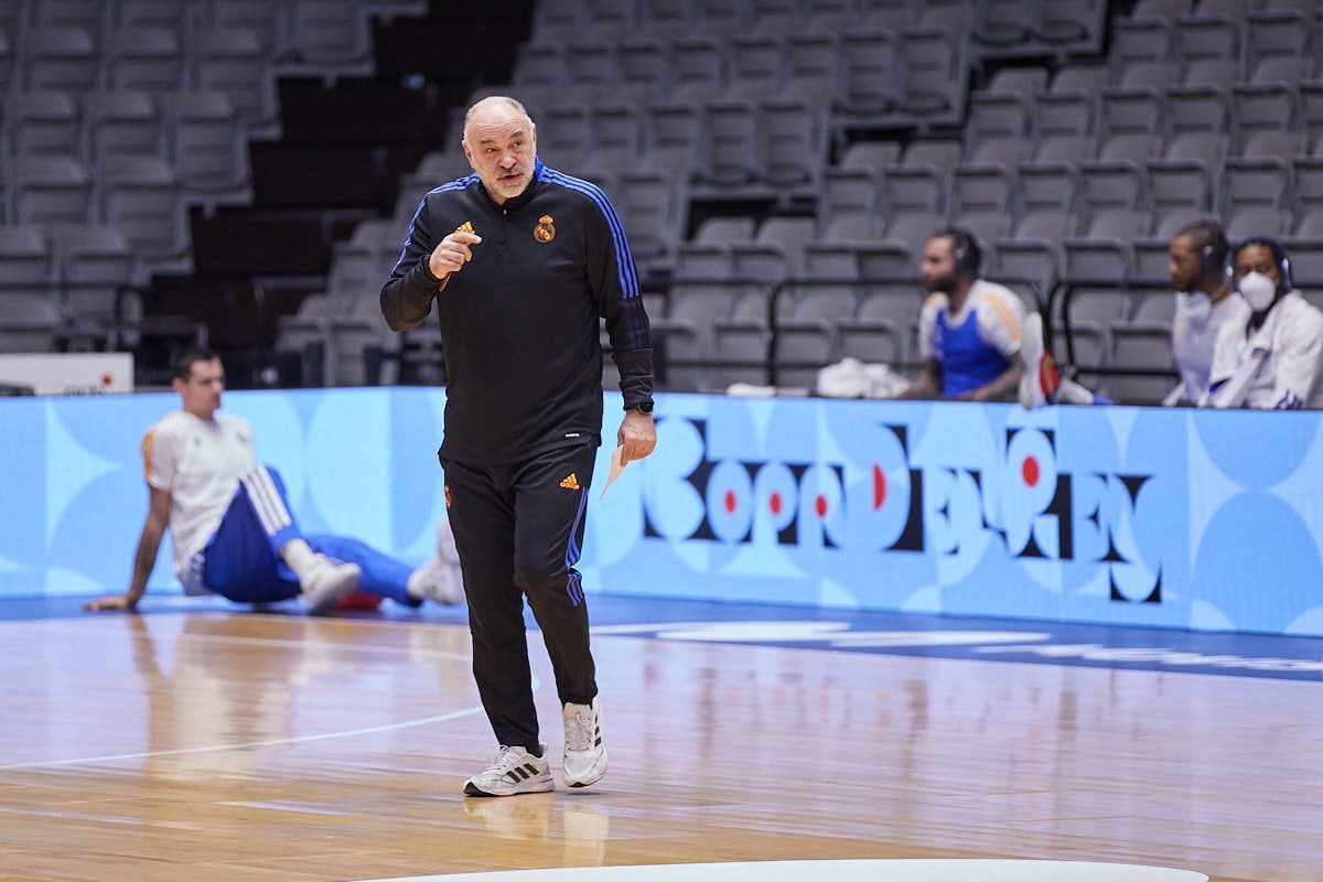 Los de Laso entrenan en la instalación del Zaidín antes del choque ante el Breogán Lugo