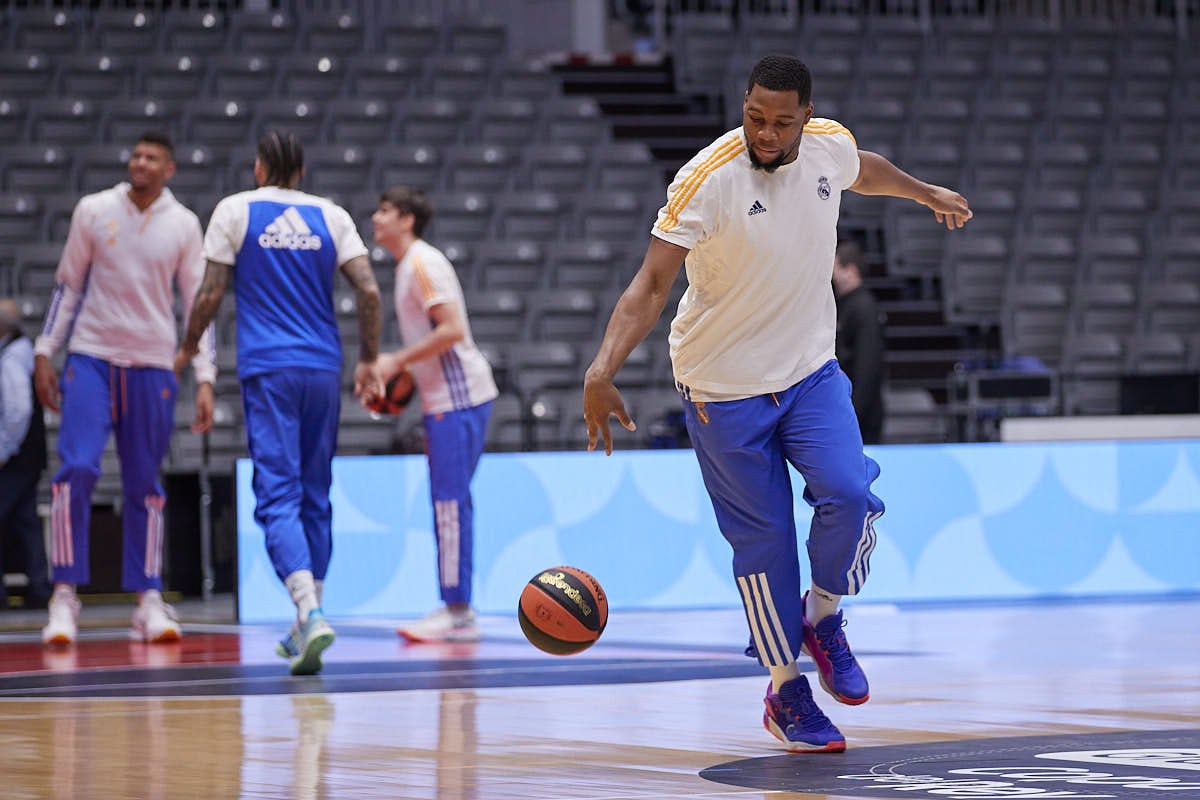 Los de Laso entrenan en la instalación del Zaidín antes del choque ante el Breogán Lugo
