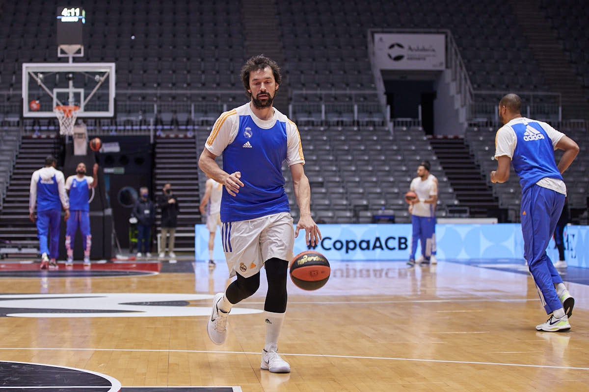 Los de Laso entrenan en la instalación del Zaidín antes del choque ante el Breogán Lugo