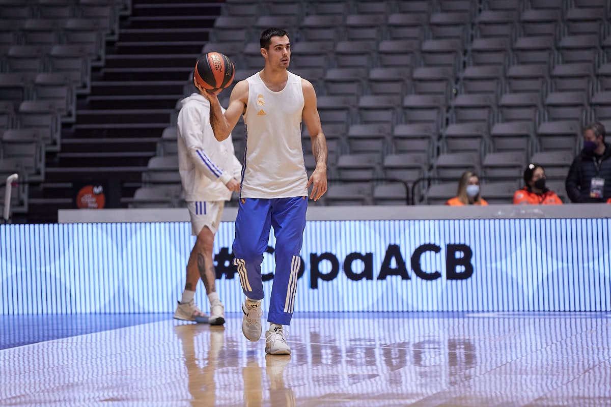 Los de Laso entrenan en la instalación del Zaidín antes del choque ante el Breogán Lugo