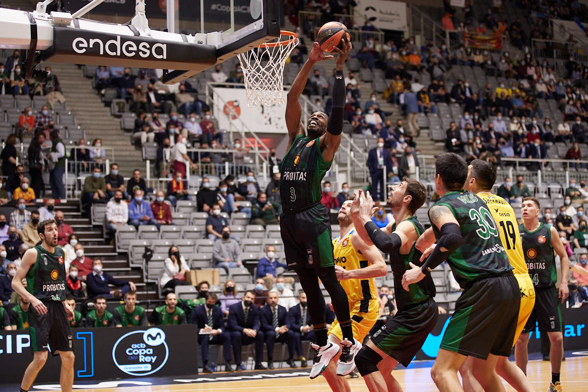 Todas las fotos del primer encuentro de cuartos de la Copa del Rey de Baloncesto que se celebra en Granada