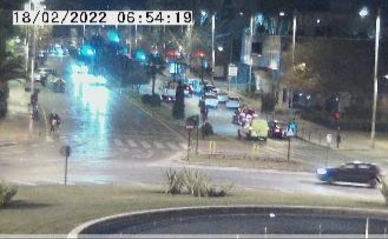 Tráfico en la rotonda del Alcampo a primera hora de este jueves