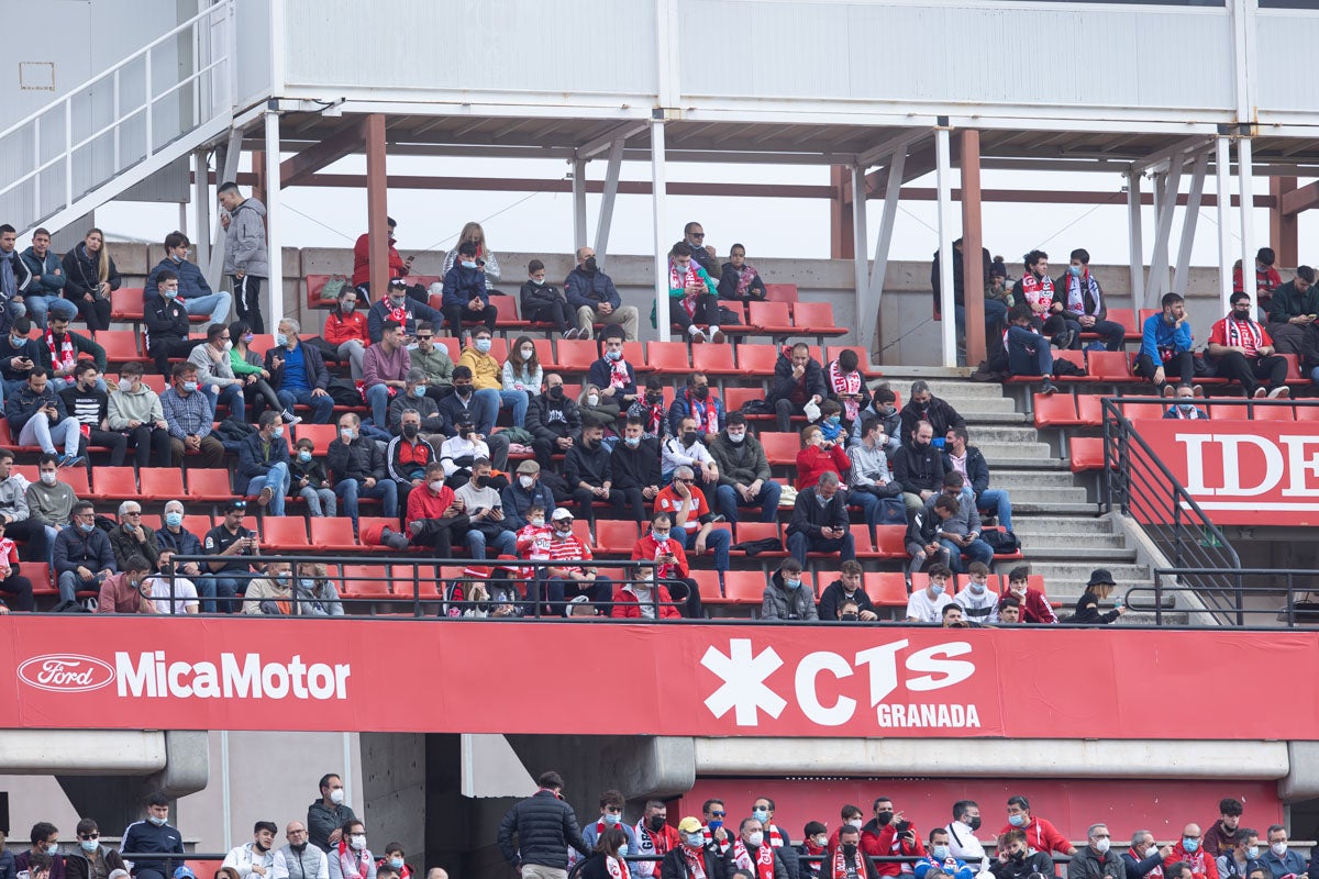 Fotos: Encuéntrate en la grada de Los Cármenes en el Granada-Villarreal