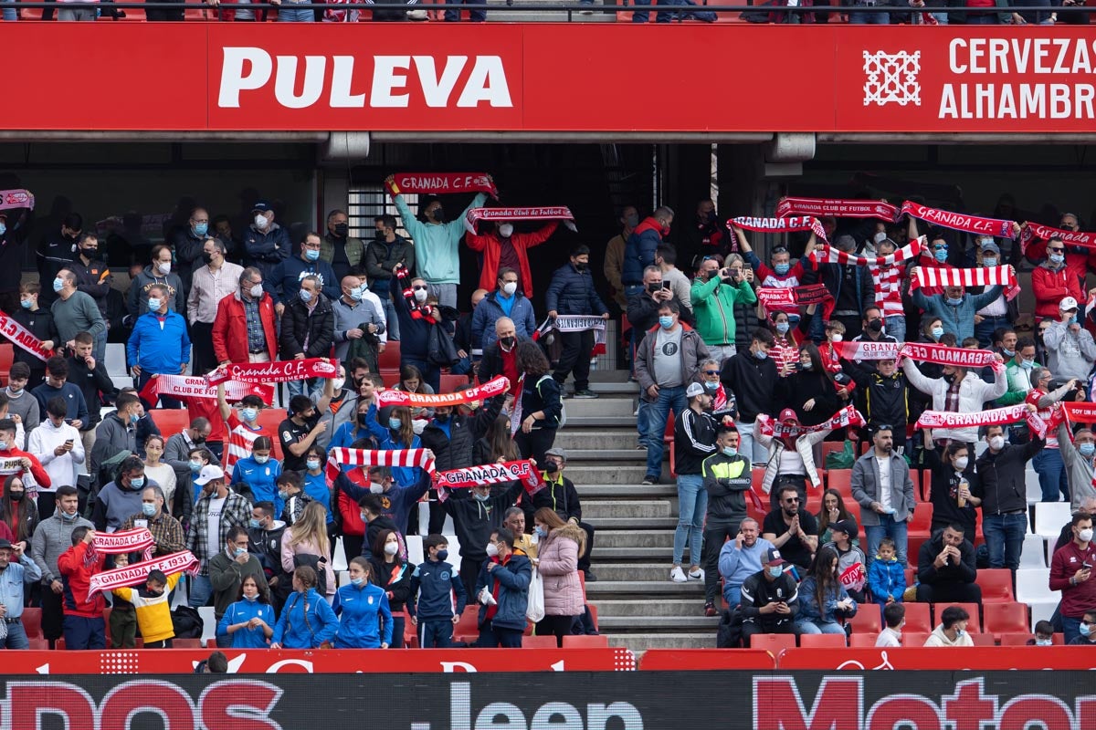Fotos: Encuéntrate en la grada de Los Cármenes en el Granada-Villarreal