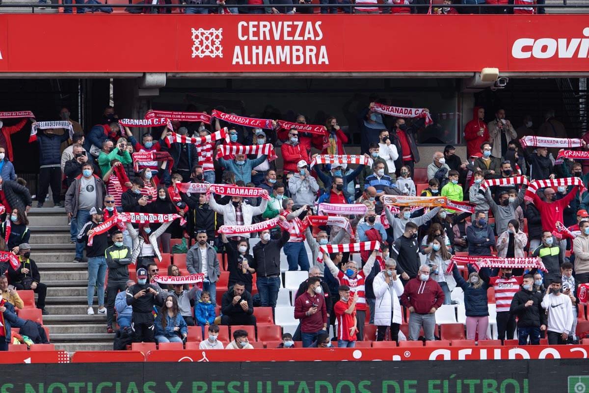 Fotos: Encuéntrate en la grada de Los Cármenes en el Granada-Villarreal