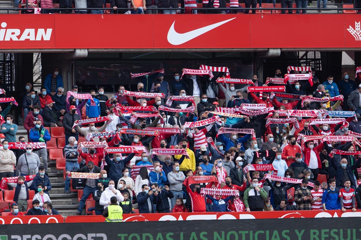 Fotos: Encuéntrate en la grada de Los Cármenes en el Granada-Villarreal