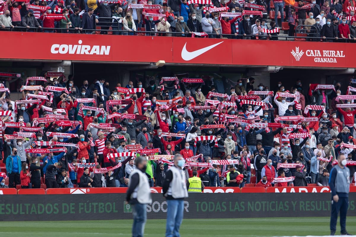Fotos: Encuéntrate en la grada de Los Cármenes en el Granada-Villarreal