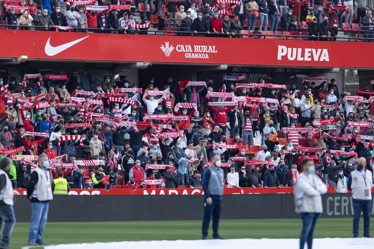 Fotos: Encuéntrate en la grada de Los Cármenes en el Granada-Villarreal