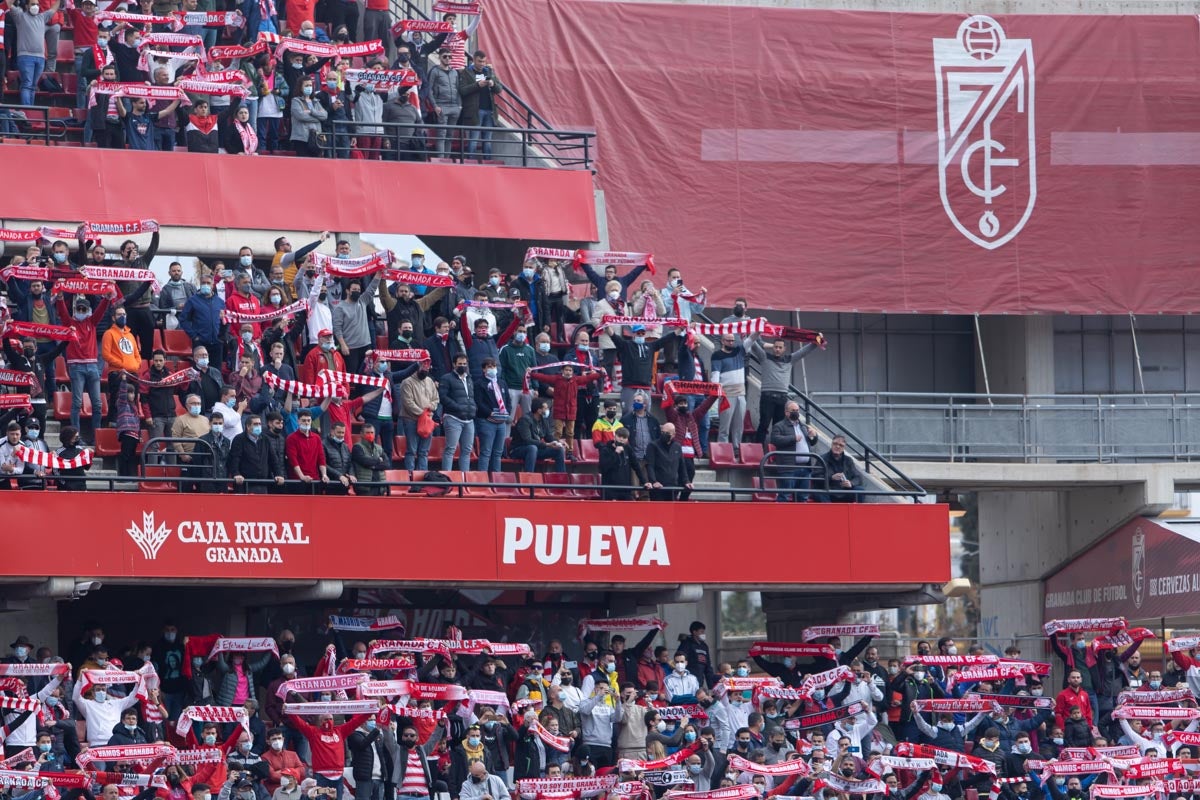 Fotos: Encuéntrate en la grada de Los Cármenes en el Granada-Villarreal