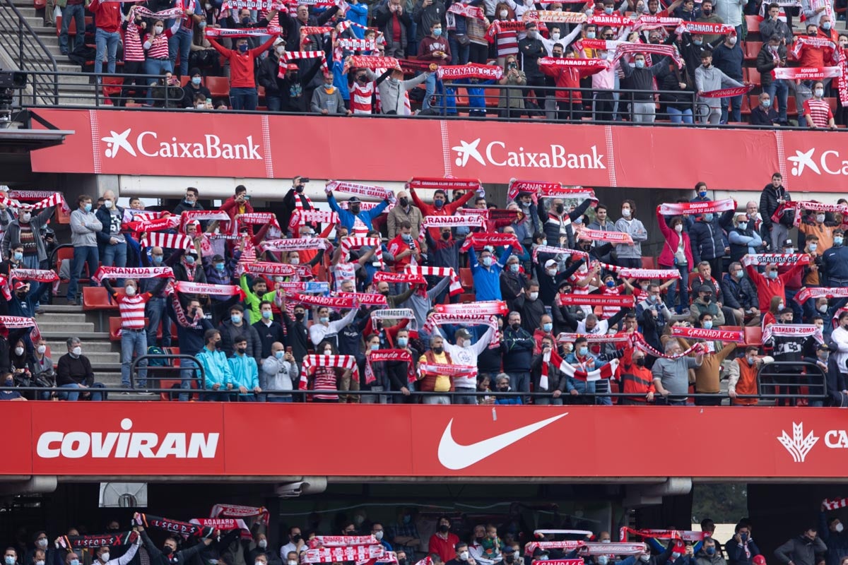 Fotos: Encuéntrate en la grada de Los Cármenes en el Granada-Villarreal