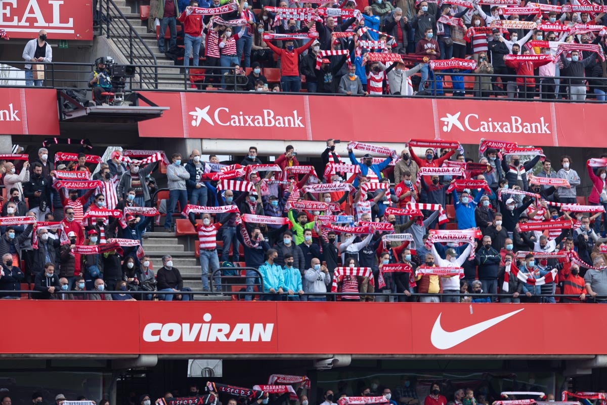 Fotos: Encuéntrate en la grada de Los Cármenes en el Granada-Villarreal