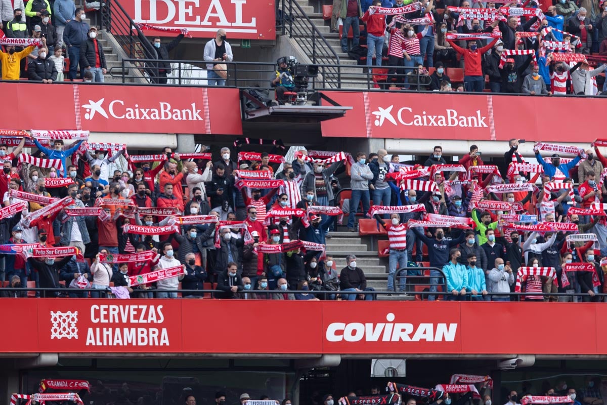 Fotos: Encuéntrate en la grada de Los Cármenes en el Granada-Villarreal