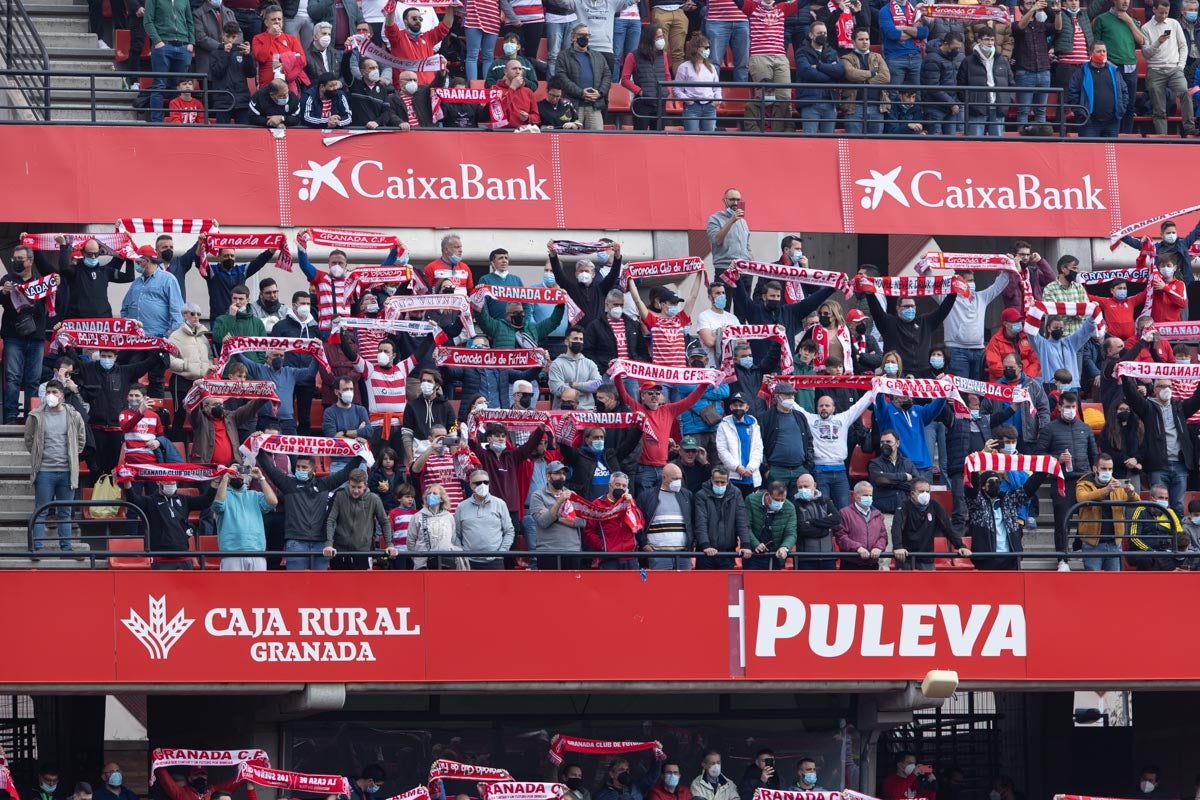 Fotos: Encuéntrate en la grada de Los Cármenes en el Granada-Villarreal