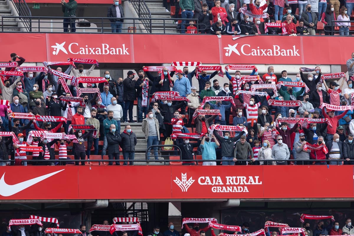 Fotos: Encuéntrate en la grada de Los Cármenes en el Granada-Villarreal