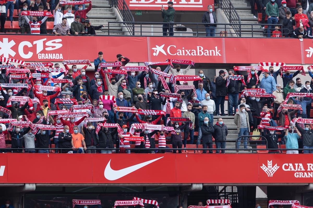 Fotos: Encuéntrate en la grada de Los Cármenes en el Granada-Villarreal