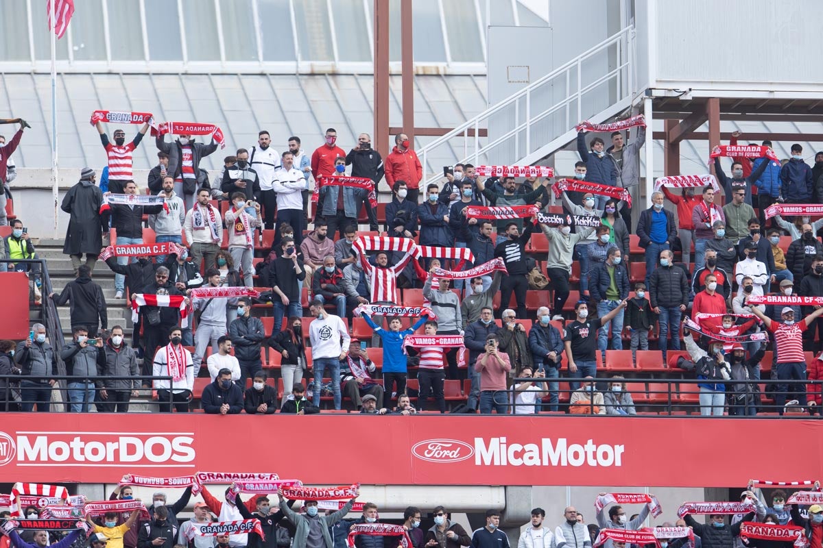 Fotos: Encuéntrate en la grada de Los Cármenes en el Granada-Villarreal